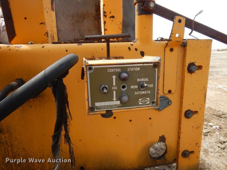 image for item DQ7324 2000 Blaw-Knox PF-5510  paver