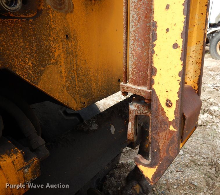 image for item DQ7324 2000 Blaw-Knox PF-5510  paver