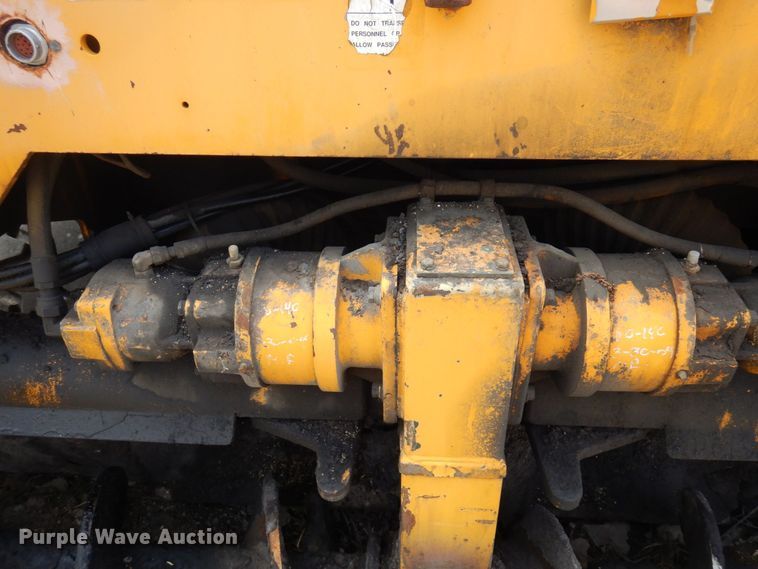 image for item DQ7324 2000 Blaw-Knox PF-5510  paver