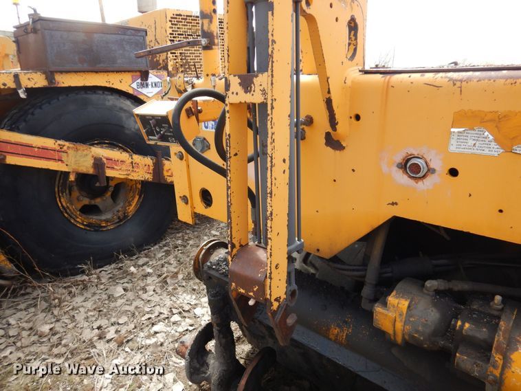 image for item DQ7324 2000 Blaw-Knox PF-5510  paver