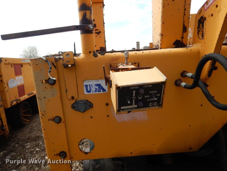 image for item DQ7324 2000 Blaw-Knox PF-5510  paver