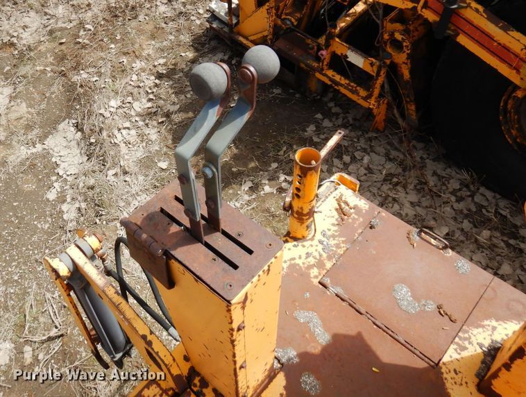 image for item DQ7324 2000 Blaw-Knox PF-5510  paver