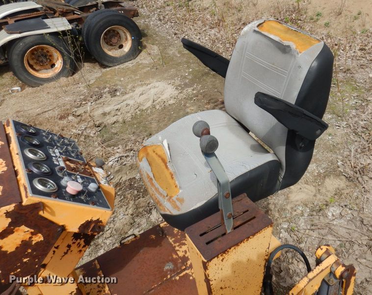 image for item DQ7324 2000 Blaw-Knox PF-5510  paver