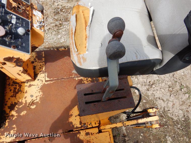 image for item DQ7324 2000 Blaw-Knox PF-5510  paver