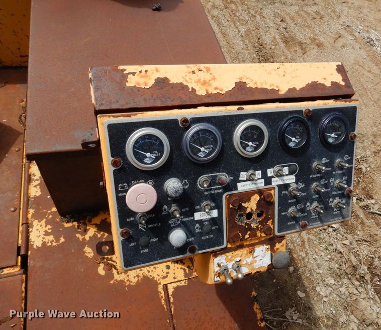 image for item DQ7324 2000 Blaw-Knox PF-5510  paver