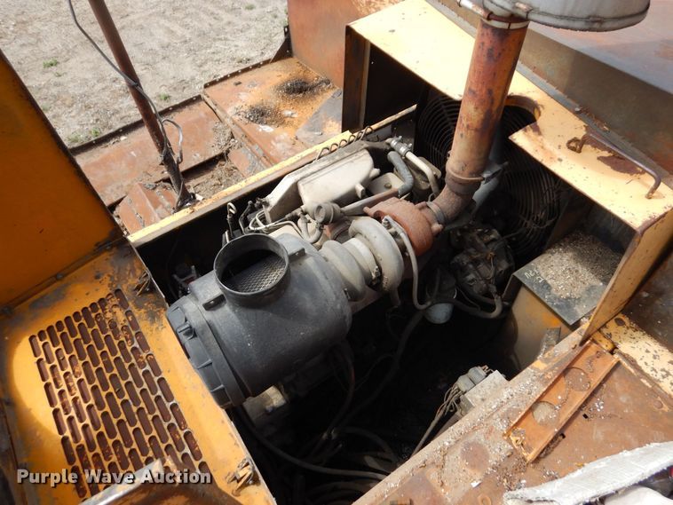 image for item DQ7324 2000 Blaw-Knox PF-5510  paver