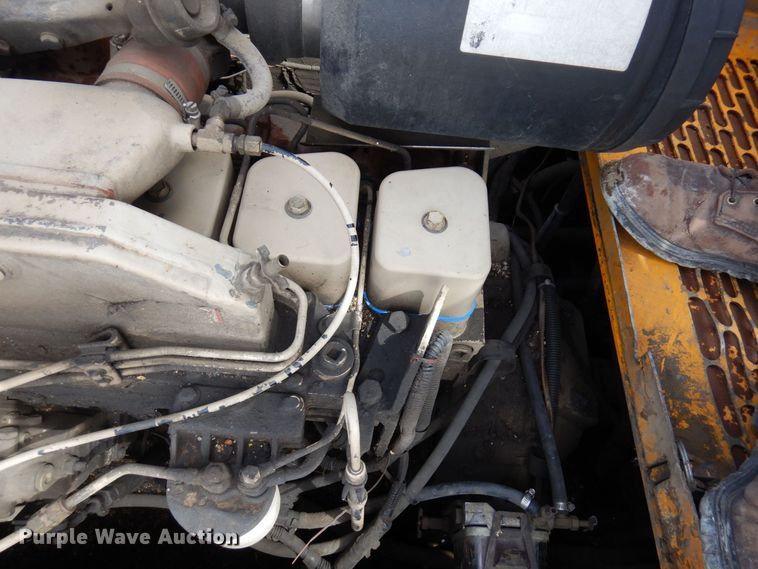 image for item DQ7324 2000 Blaw-Knox PF-5510  paver