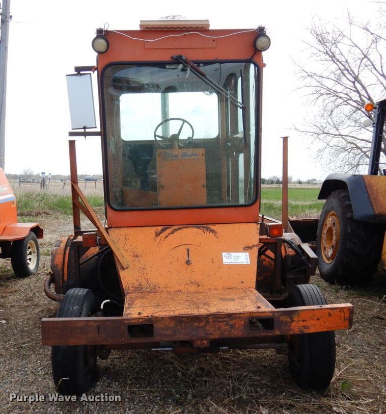 image for item DQ7327 1997 Broce RJ300  broom