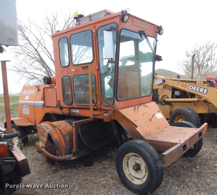 image for item DQ7327 1997 Broce RJ300  broom