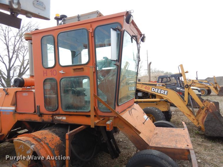 image for item DQ7327 1997 Broce RJ300  broom