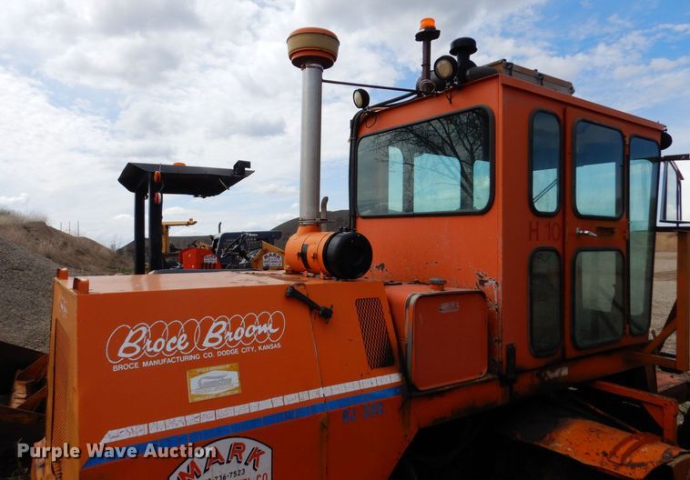 image for item DQ7327 1997 Broce RJ300  broom