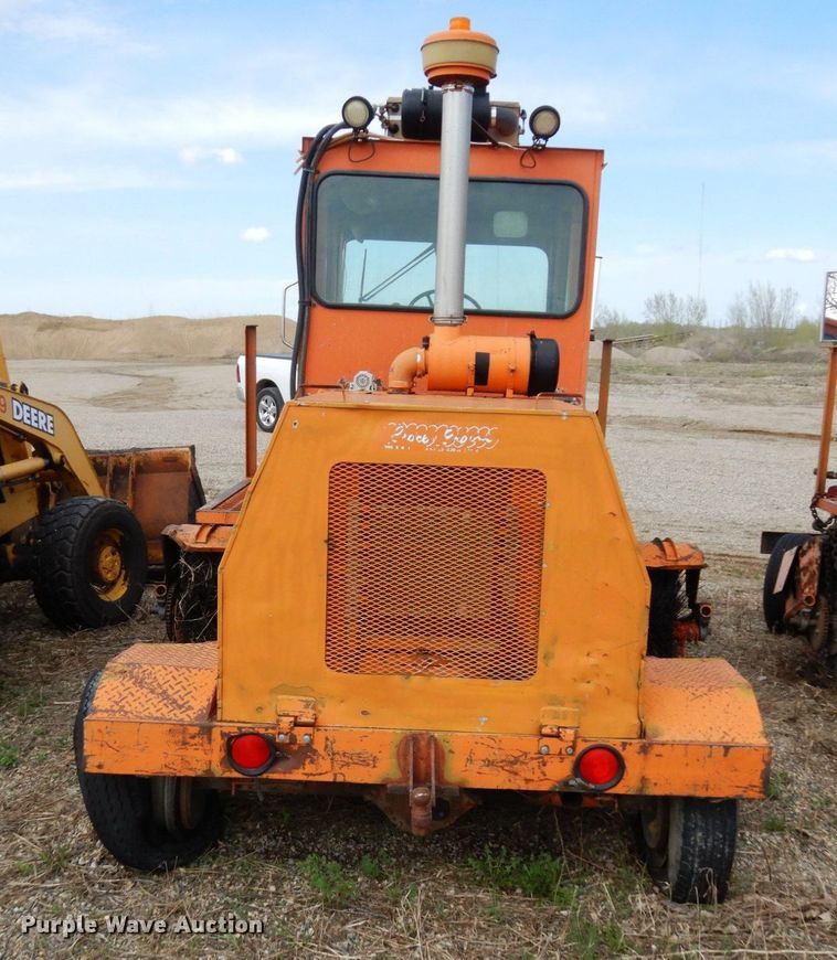 image for item DQ7327 1997 Broce RJ300  broom