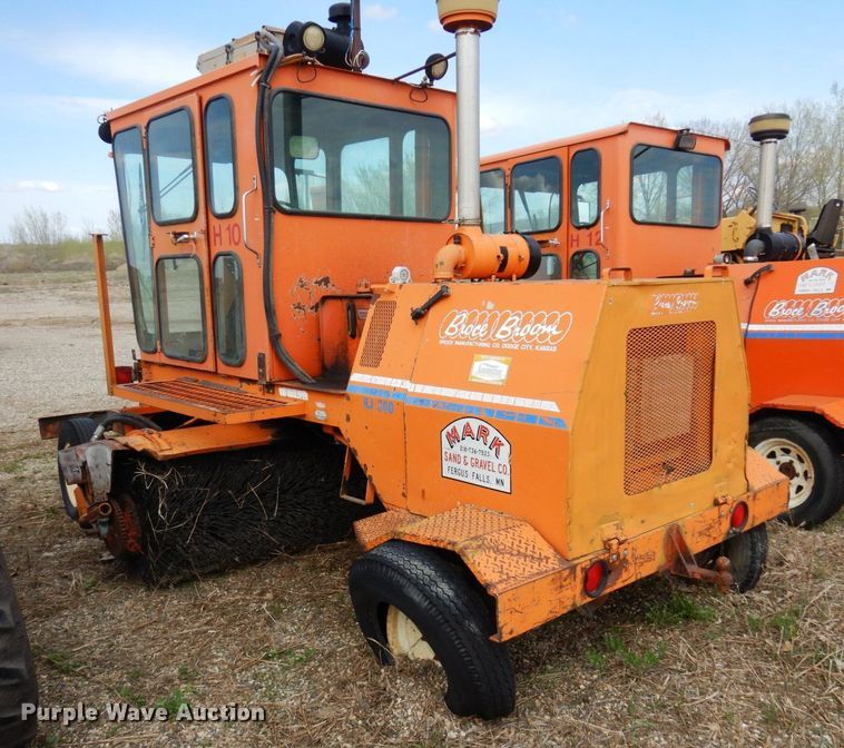 image for item DQ7327 1997 Broce RJ300  broom