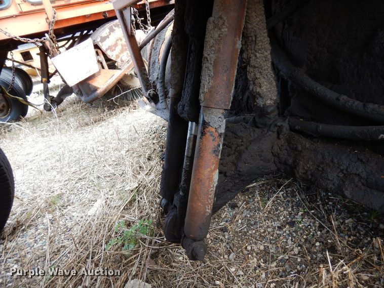 image for item DQ7327 1997 Broce RJ300  broom