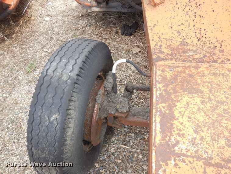 image for item DQ7327 1997 Broce RJ300  broom