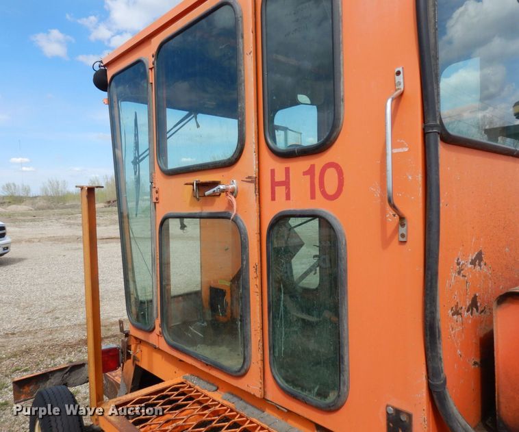 image for item DQ7327 1997 Broce RJ300  broom