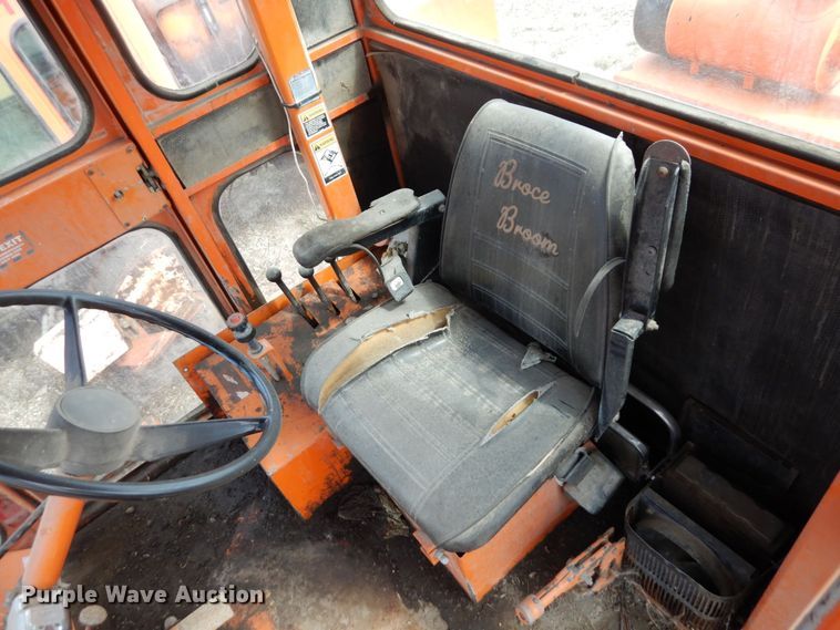 image for item DQ7327 1997 Broce RJ300  broom