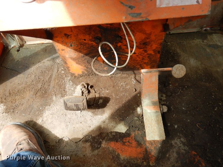 image for item DQ7327 1997 Broce RJ300  broom