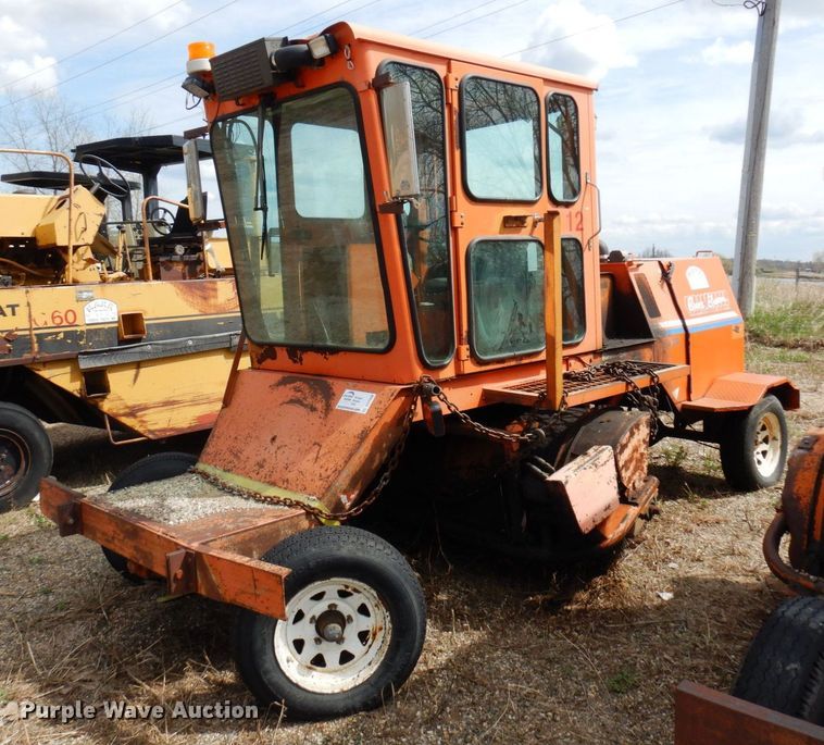 image for item DQ7328 1999 Broce RJ350  broom