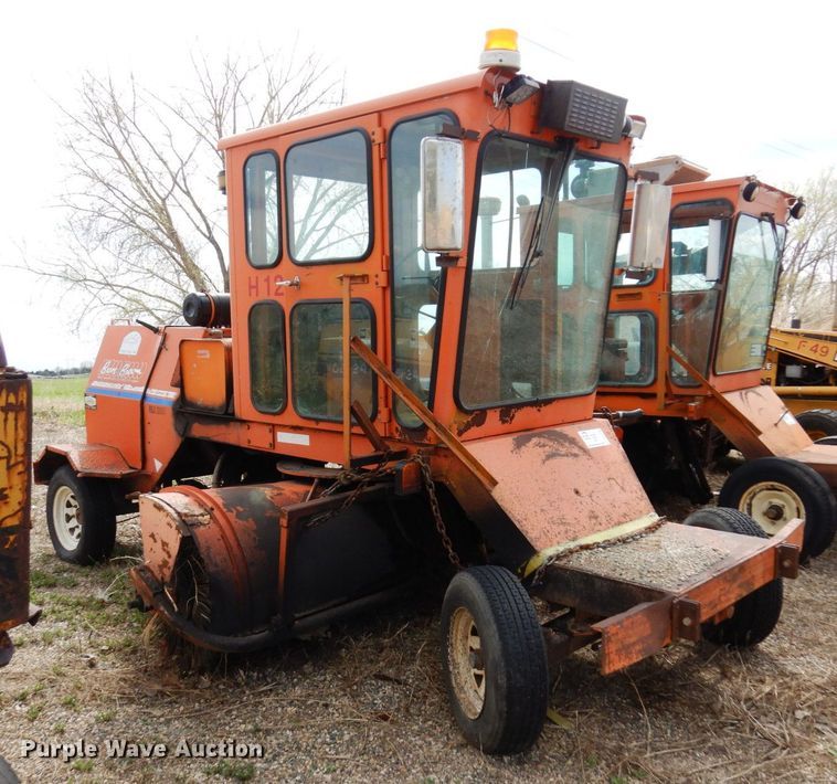 image for item DQ7328 1999 Broce RJ350  broom