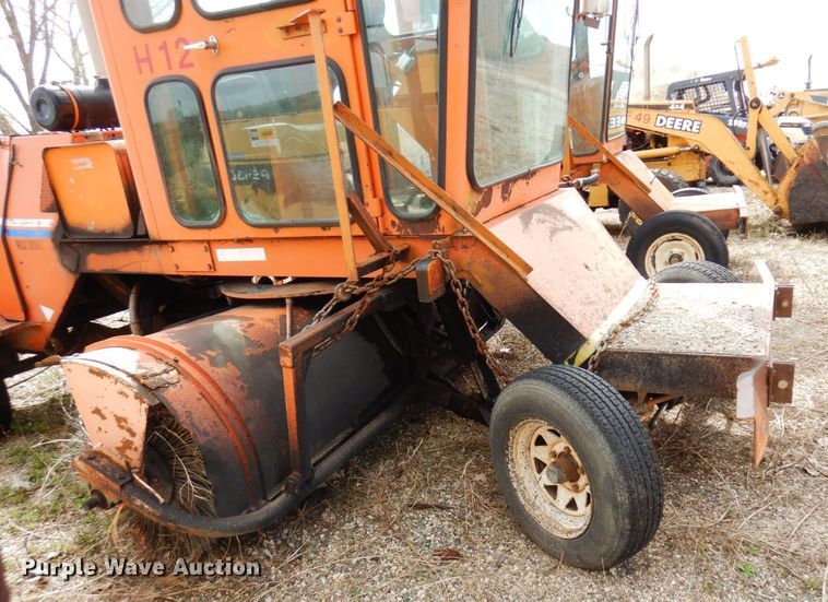 image for item DQ7328 1999 Broce RJ350  broom