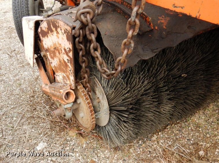 image for item DQ7328 1999 Broce RJ350  broom