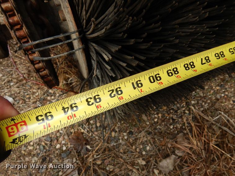 image for item DQ7328 1999 Broce RJ350  broom