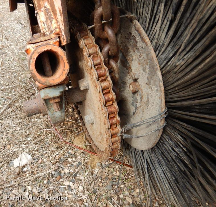 image for item DQ7328 1999 Broce RJ350  broom