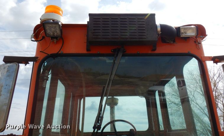 image for item DQ7328 1999 Broce RJ350  broom