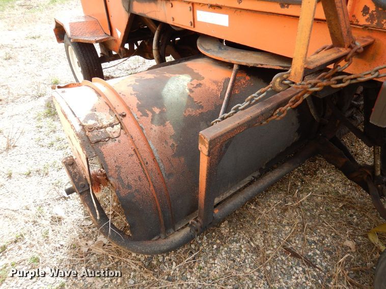 image for item DQ7328 1999 Broce RJ350  broom