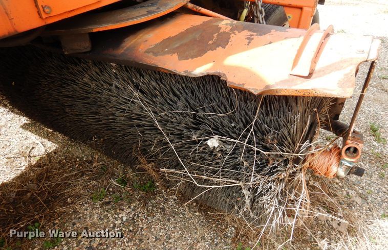 image for item DQ7328 1999 Broce RJ350  broom