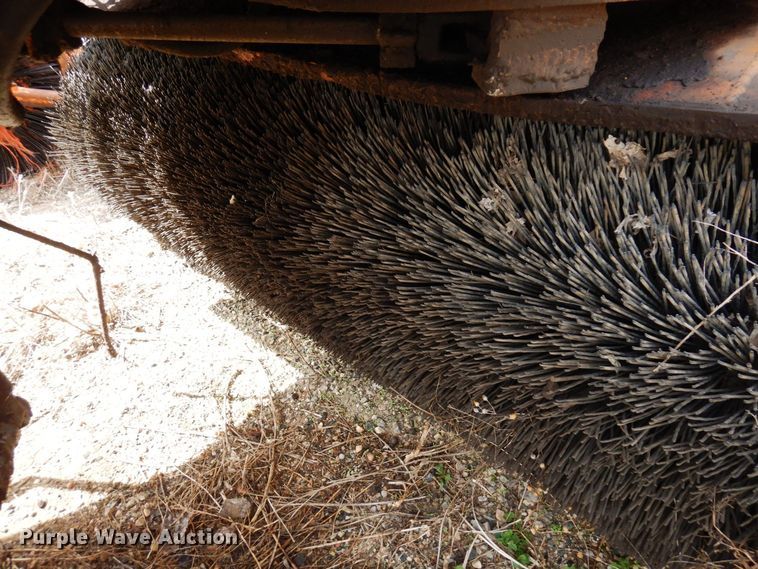 image for item DQ7328 1999 Broce RJ350  broom