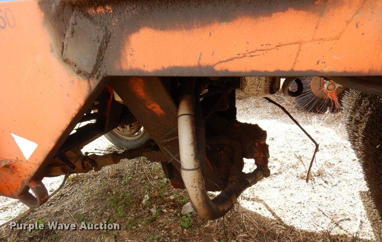 image for item DQ7328 1999 Broce RJ350  broom