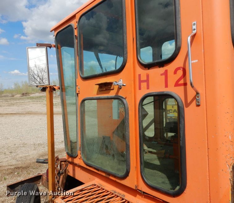 image for item DQ7328 1999 Broce RJ350  broom