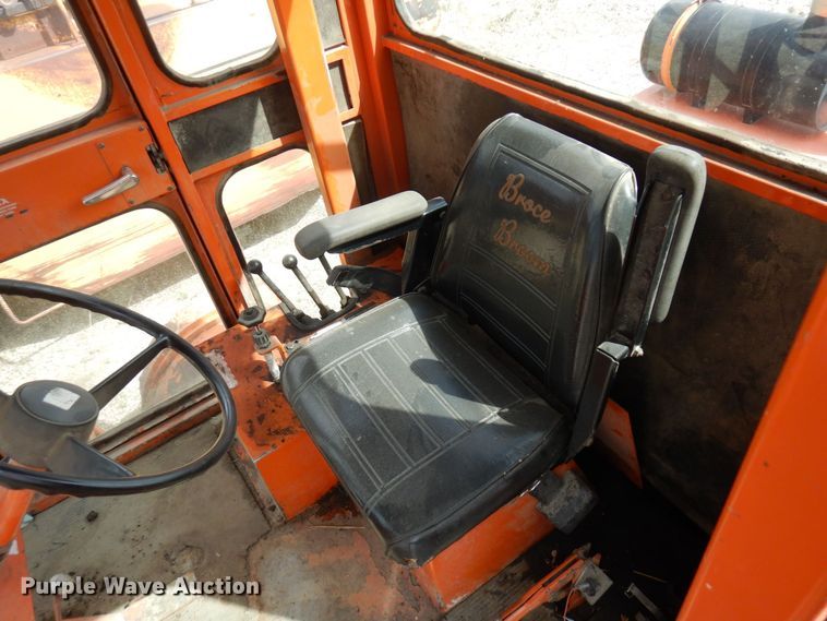 image for item DQ7328 1999 Broce RJ350  broom