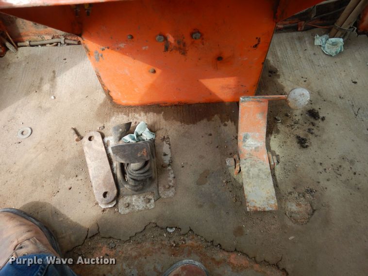 image for item DQ7328 1999 Broce RJ350  broom