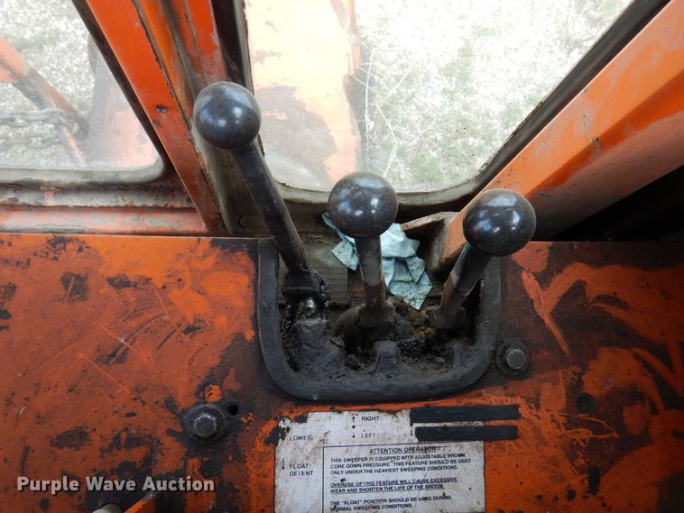 image for item DQ7328 1999 Broce RJ350  broom