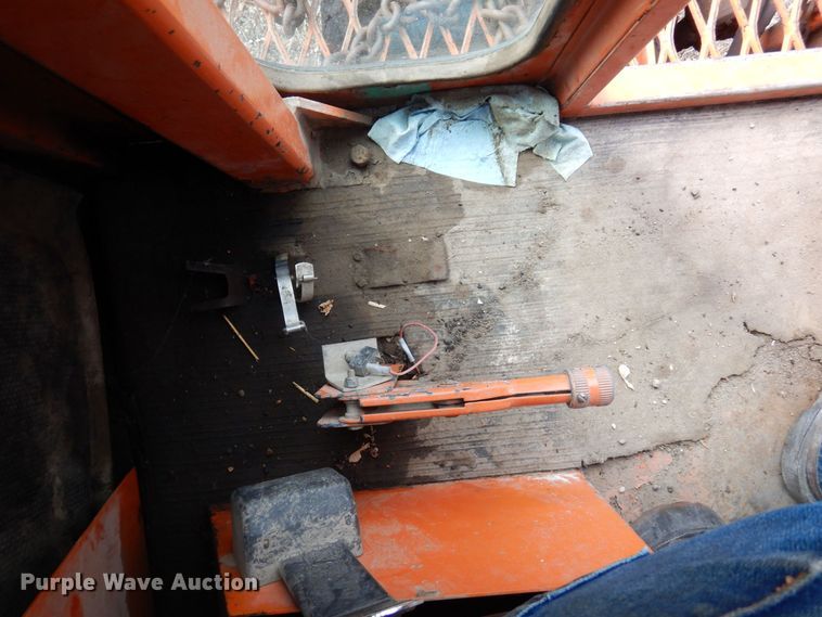 image for item DQ7328 1999 Broce RJ350  broom