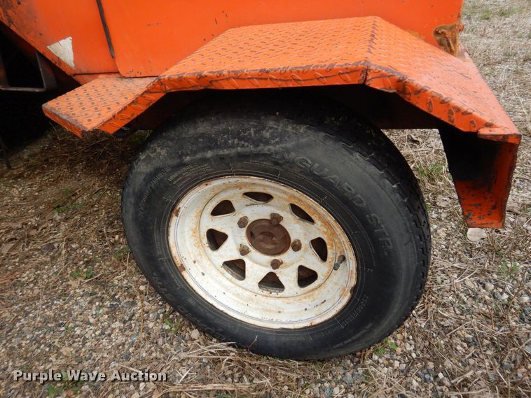 image for item DQ7328 1999 Broce RJ350  broom