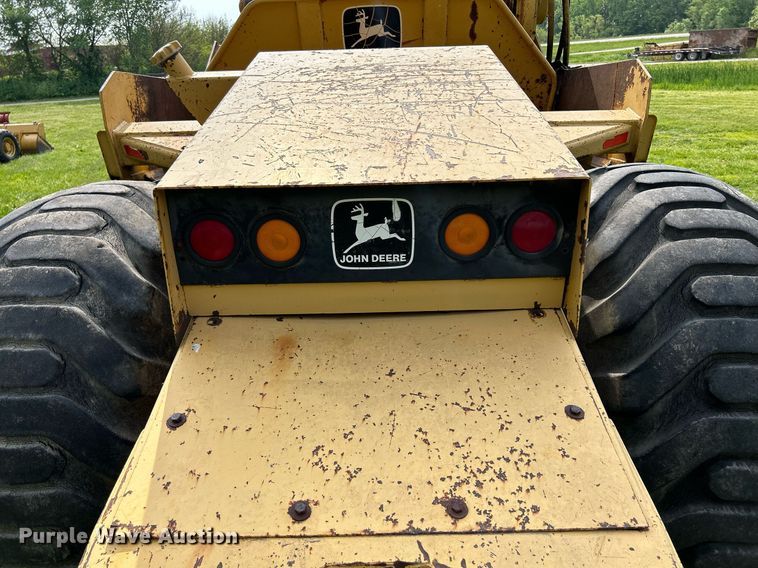 image for item DR4627 1995 John Deere 762B  elevating scraper
