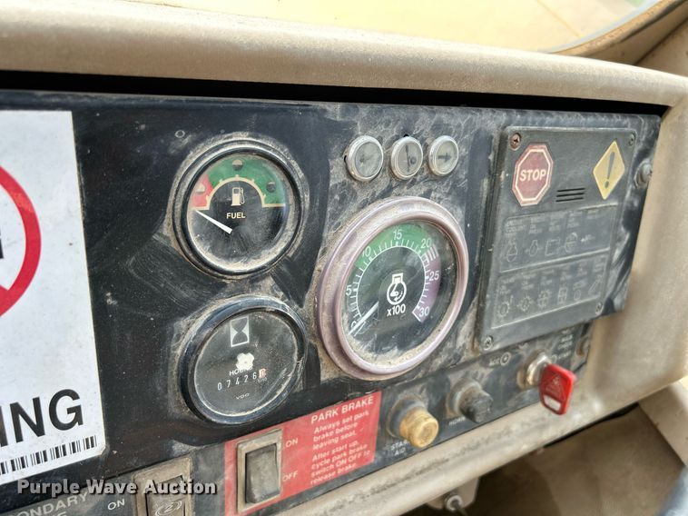 image for item DR4627 1995 John Deere 762B  elevating scraper