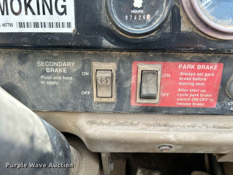 image for item DR4627 1995 John Deere 762B  elevating scraper