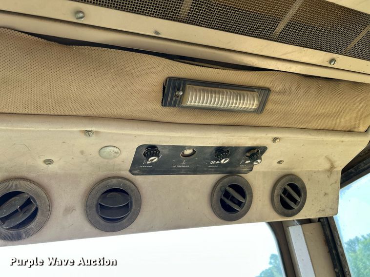 image for item DR4627 1995 John Deere 762B  elevating scraper