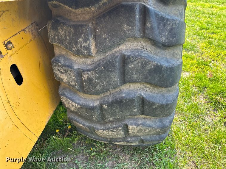 image for item DR4627 1995 John Deere 762B  elevating scraper