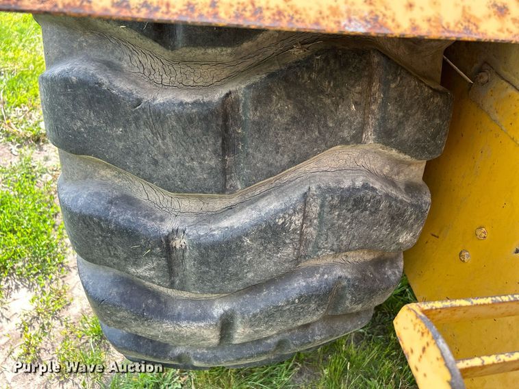 image for item DR4627 1995 John Deere 762B  elevating scraper