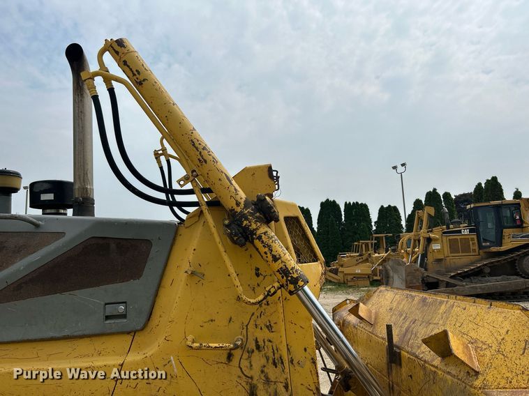 image for item DR4686 1999 Komatsu D65EX-12  dozer