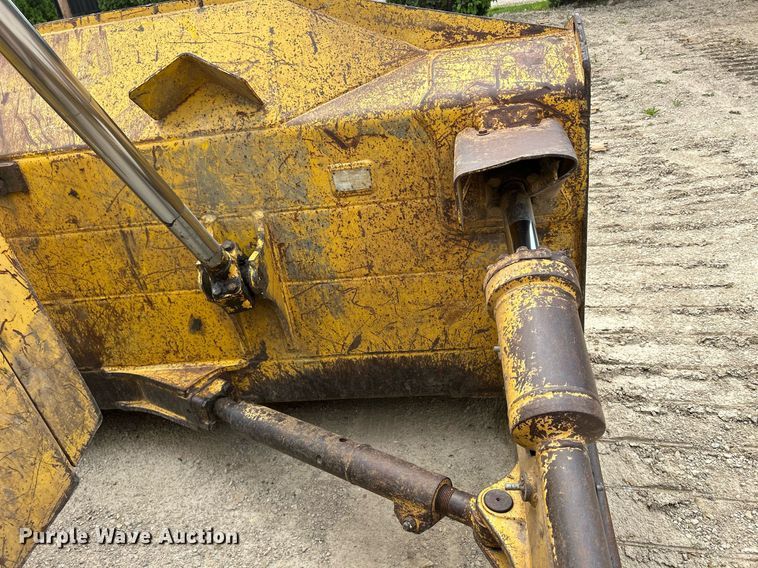 image for item DR4686 1999 Komatsu D65EX-12  dozer