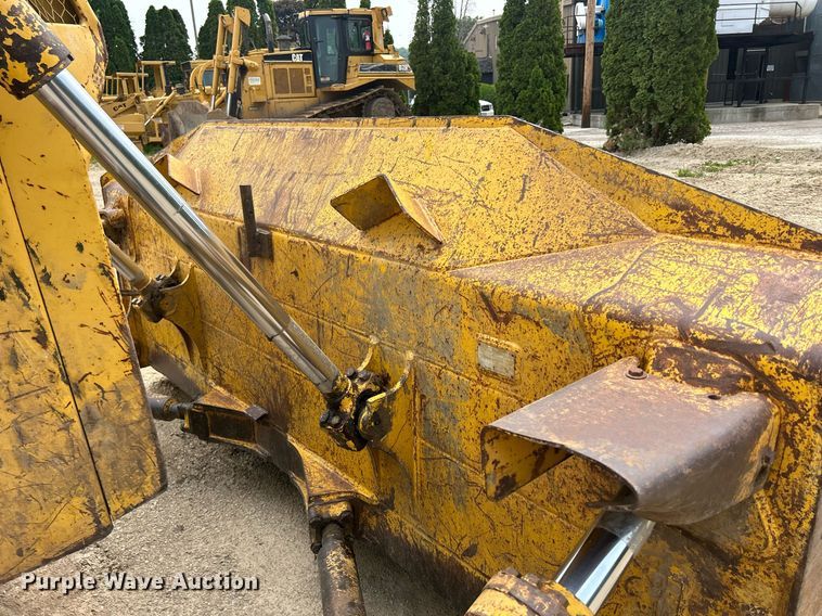 image for item DR4686 1999 Komatsu D65EX-12  dozer