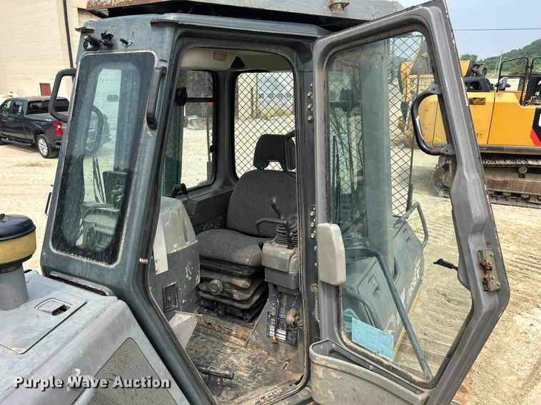 image for item DR4686 1999 Komatsu D65EX-12  dozer