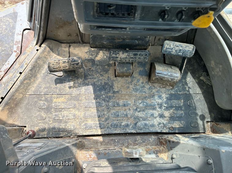 image for item DR4686 1999 Komatsu D65EX-12  dozer